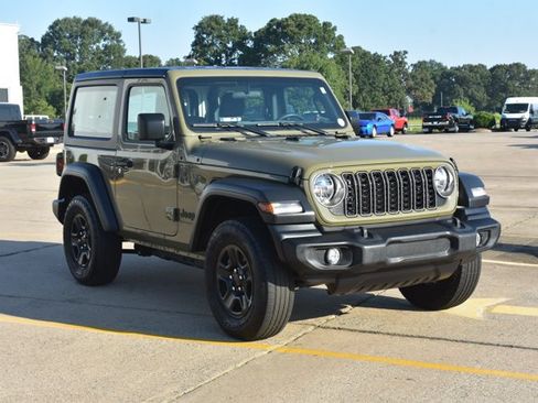 Used 2025 Jeep Wrangler Sport AWD/4WD image 3