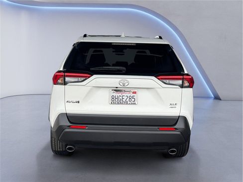Used 2019 Toyota RAV4 XLE image 5
