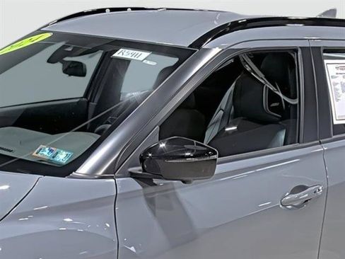 Used 2024 Nissan Kicks SR w/ SR Premium Package FWD image 8