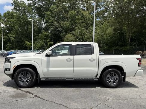 Used 2025 Nissan Frontier SV w/ SV Convenience Package RWD image 2