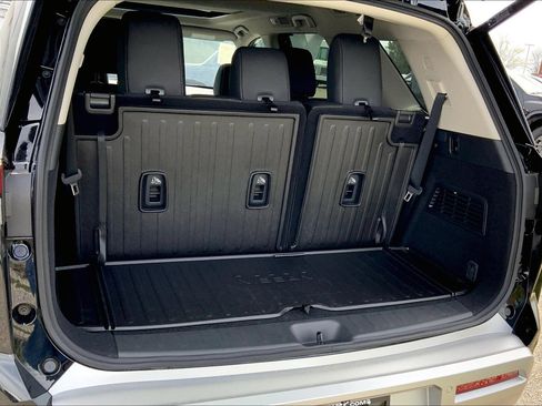 New 2025 Nissan Pathfinder Platinum w/ Black Appearance Package image 17