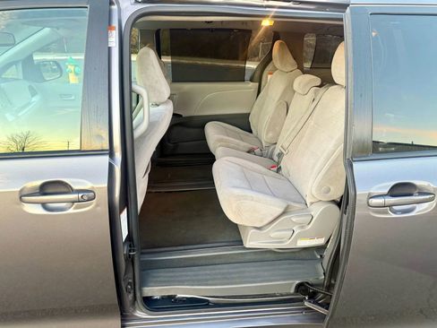 Used 2020 Toyota Sienna LE image 13