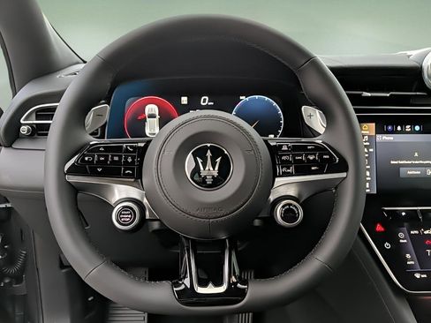 New 2023 Maserati Grecale GT image 18
