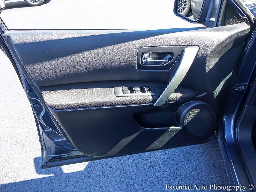 Used 2013 Nissan Rogue S AWD/4WD image 16