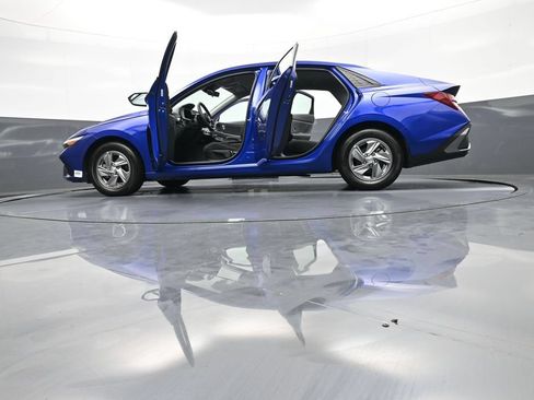 Certified 2025 Hyundai Elantra SE w/ Cargo Package FWD image 48