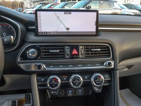 Used 2023 Genesis G70 2.0T image 32