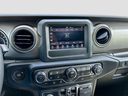 Used 2022 Jeep Wrangler Unlimited Sport AWD/4WD image 25