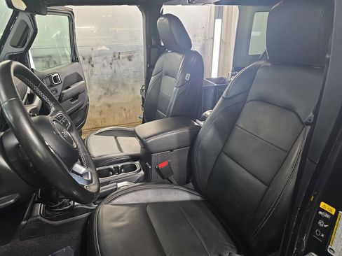 Used 2021 Jeep Wrangler Unlimited Sahara AWD/4WD image 14