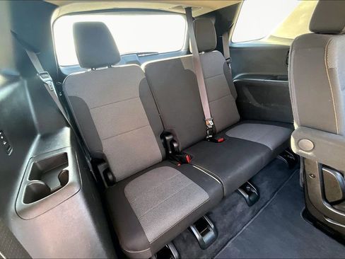 Used 2020 Chevrolet Traverse LT image 28