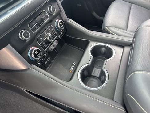 Used 2024 GMC Yukon SLT w/ SLT Premium Package image 20