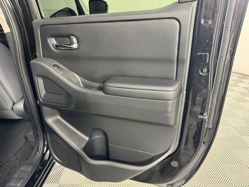 Used 2025 Nissan Frontier SV RWD image 32