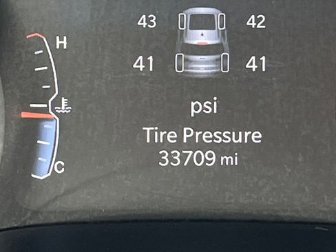 Used 2025 Jeep Compass Limited image 41