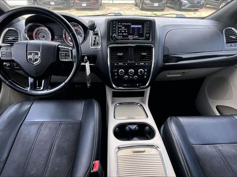 Used 2020 Dodge Grand Caravan SXT image 15