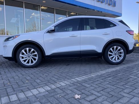 Used 2021 Ford Escape Titanium w/ Titanium Elite Package image 2