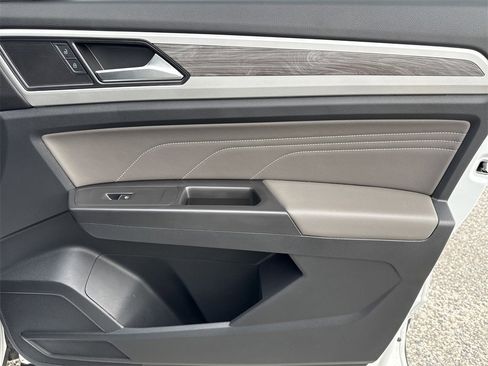 Used 2023 Volkswagen Atlas Cross Sport SE image 35