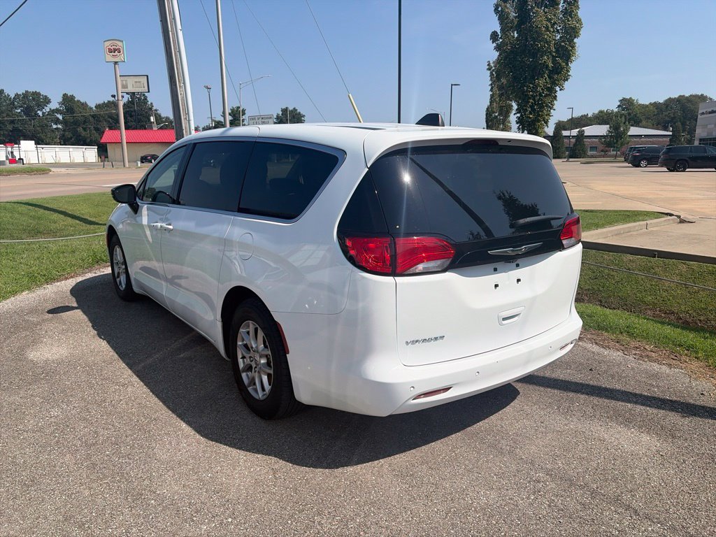 Used 2024 Chrysler Voyager LX FWD image 3