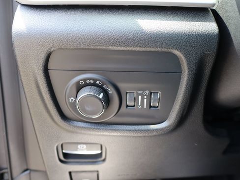 Used 2023 Jeep Grand Cherokee Altitude AWD/4WD image 14