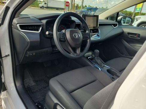 Used 2025 Toyota Corolla LE image 9