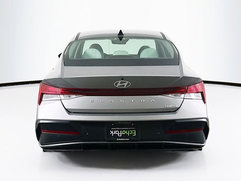 Used 2024 Hyundai Elantra Limited image 7