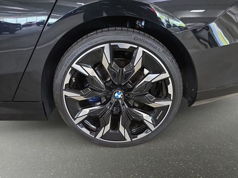 Used 2026 BMW 530i w/ M Sport Package RWD image 32
