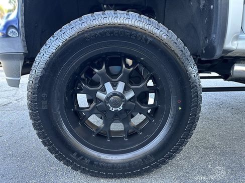 Used 2017 GMC Sierra 2500 Denali w/ Duramax Plus Package AWD/4WD image 6