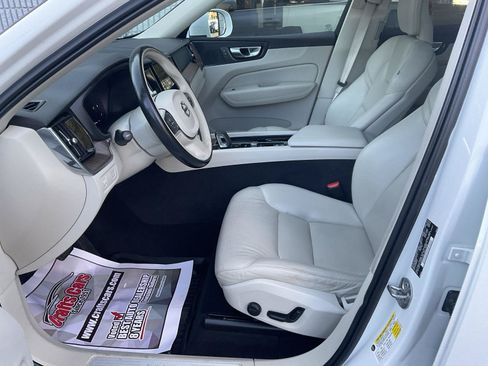 Used 2022 Volvo XC60 B5 Momentum AWD/4WD image 8