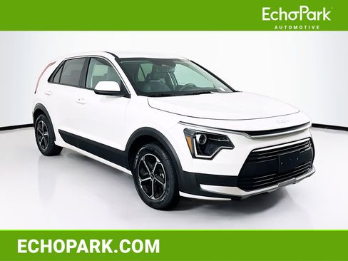 Used 2025 Kia Niro LX image 1