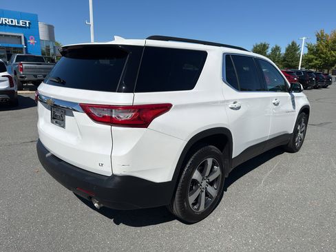 Used 2020 Chevrolet Traverse LT w/ LT Premium Package image 7