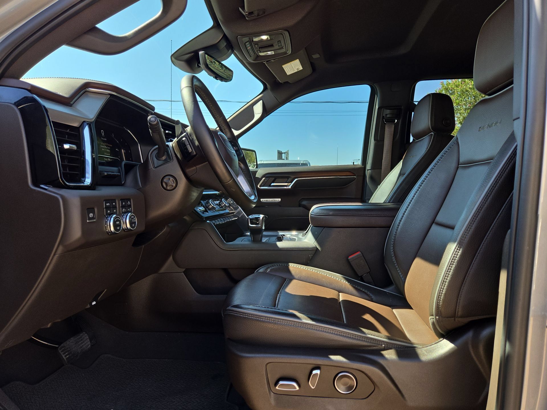 Used 2024 GMC Sierra 1500 Denali w/ Technology Package AWD/4WD image 16