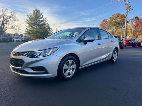 Used 2018 Chevrolet Cruze LS image 2