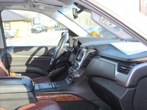 Used 2019 Chevrolet Suburban Premier w/ Premier Plus Edition image 22