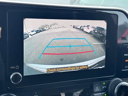 Used 2023 Toyota Highlander L image 21