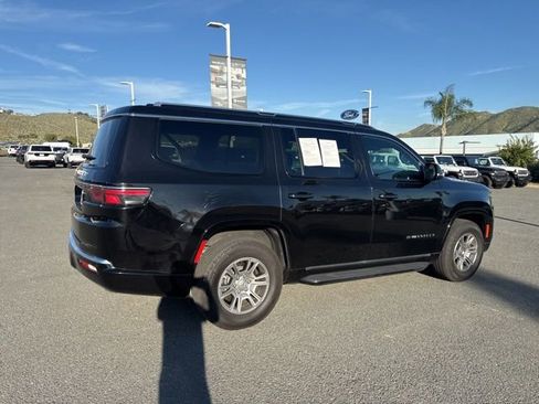 Used 2023 Jeep Wagoneer 2WD image 9