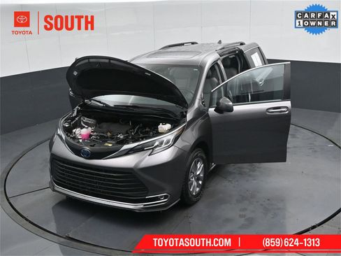 Used 2023 Toyota Sienna XLE image 61