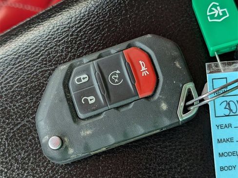 Used 2020 Jeep Wrangler Unlimited Rubicon w/ Cold Weather Group image 28