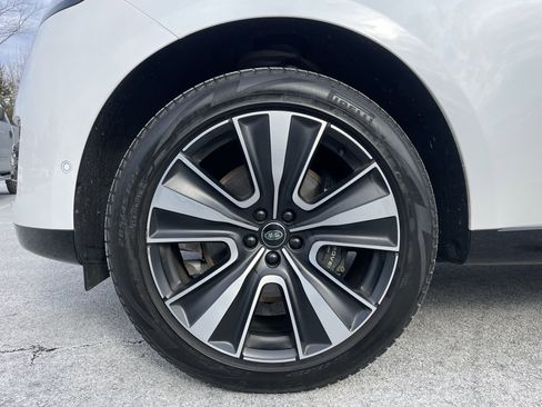 Used 2023 Land Rover Range Rover SE image 9