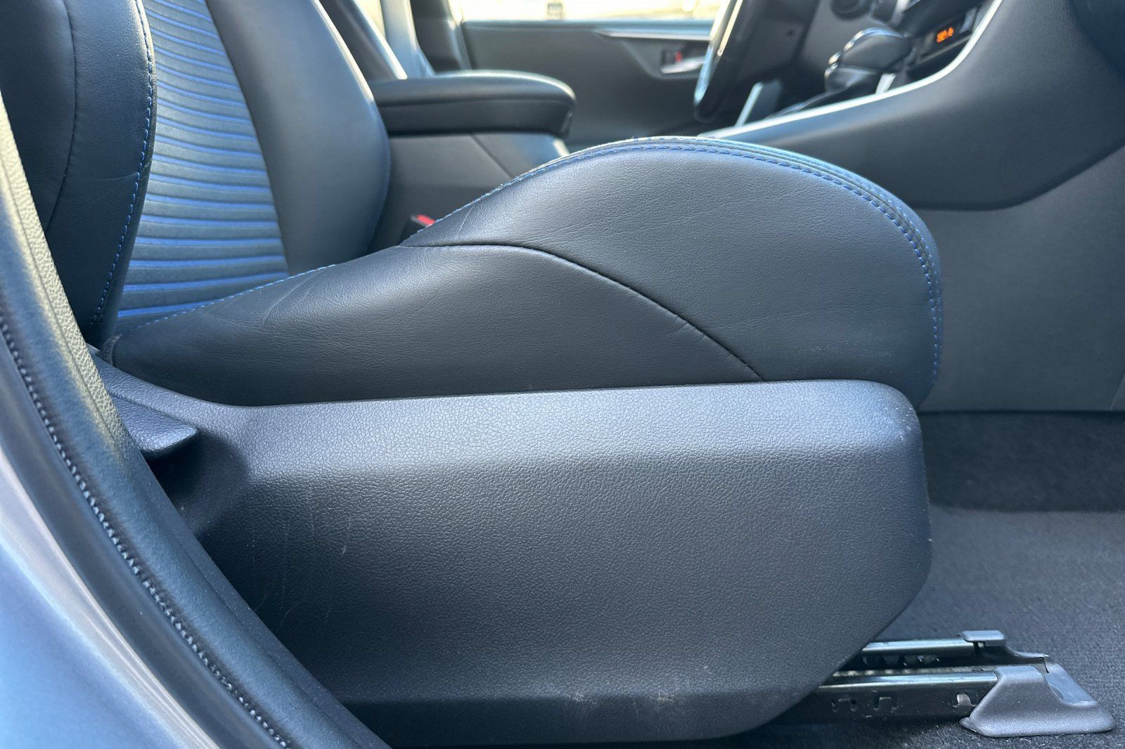 Used 2019 Toyota RAV4 XSE w/ Carpet Mat Package AWD/4WD image 23