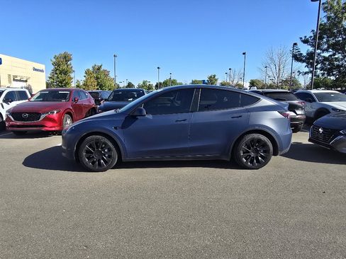 Used 2022 Tesla Model Y Long Range AWD/4WD image 2