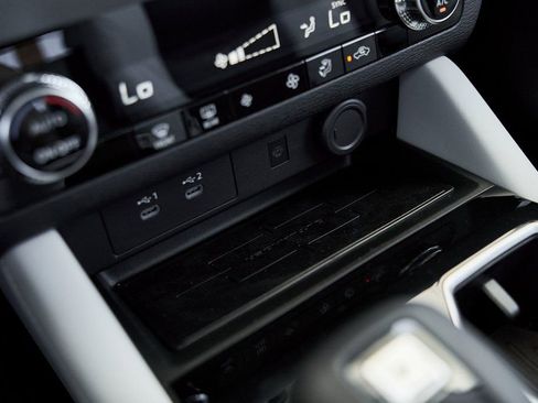 Used 2025 Mitsubishi Outlander SE FWD image 48