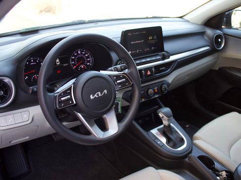 Used 2023 Kia Forte LXS w/ LXS Technology Package FWD image 11