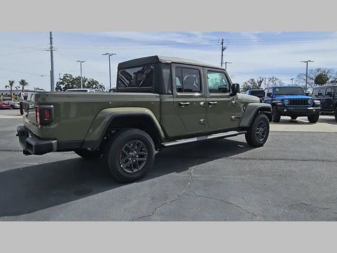 New 2026 Jeep Gladiator Sport AWD/4WD image 32
