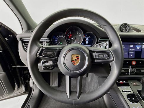 Used 2025 Porsche Macan image 16