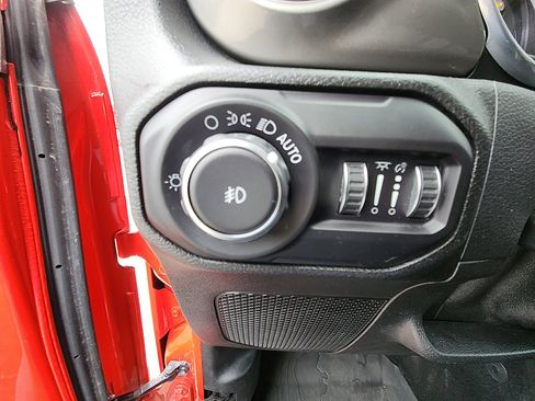 Used 2018 Jeep Wrangler Unlimited Sahara image 20