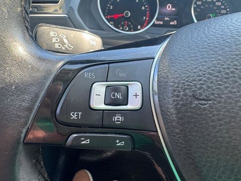 Used 2019 Volkswagen Tiguan SE image 18