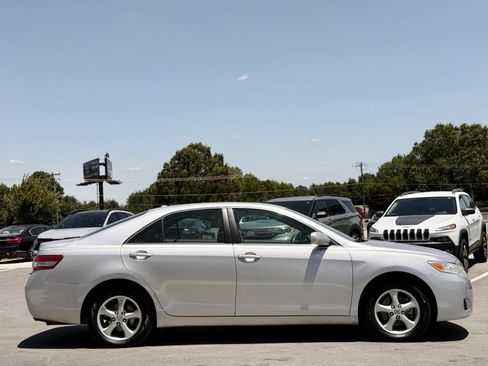 Used 2010 Toyota Camry LE FWD image 6