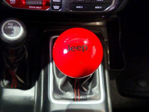 Used 2021 Jeep Gladiator Rubicon image 16