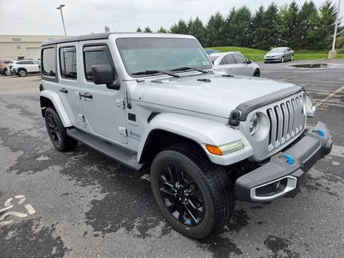 Used 2023 Jeep Wrangler Unlimited Sahara w/ Cold Weather Group AWD/4WD image 17