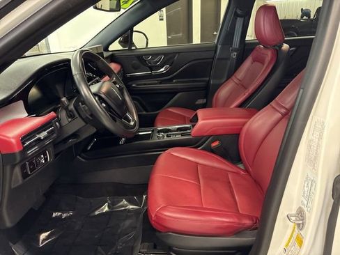 Used 2023 Lincoln Corsair Reserve w/ Rear Removable Package Tray image 16