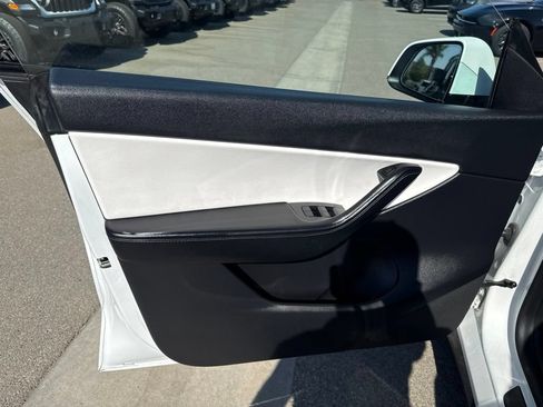 Used 2021 Tesla Model Y Long Range AWD/4WD image 11
