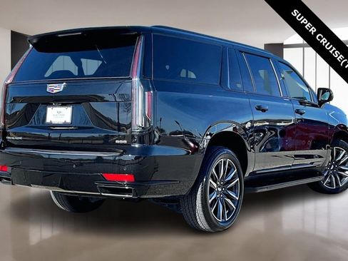 Used 2023 Cadillac Escalade ESV Sport image 2